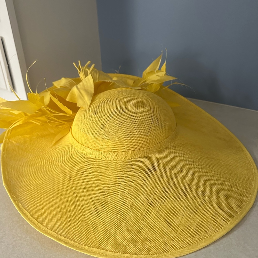 Kentucky Derby Hostie Hats Yellow Fascinator - Picture 7 of 7